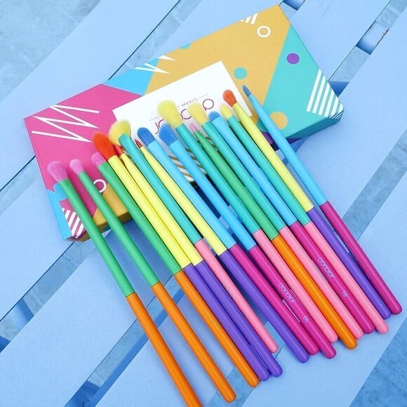 Docolor Eye Makeup 16pcs Colorful Eyeshadow Syanthic Hair Makeup Brush Set - Picture 5 of 15